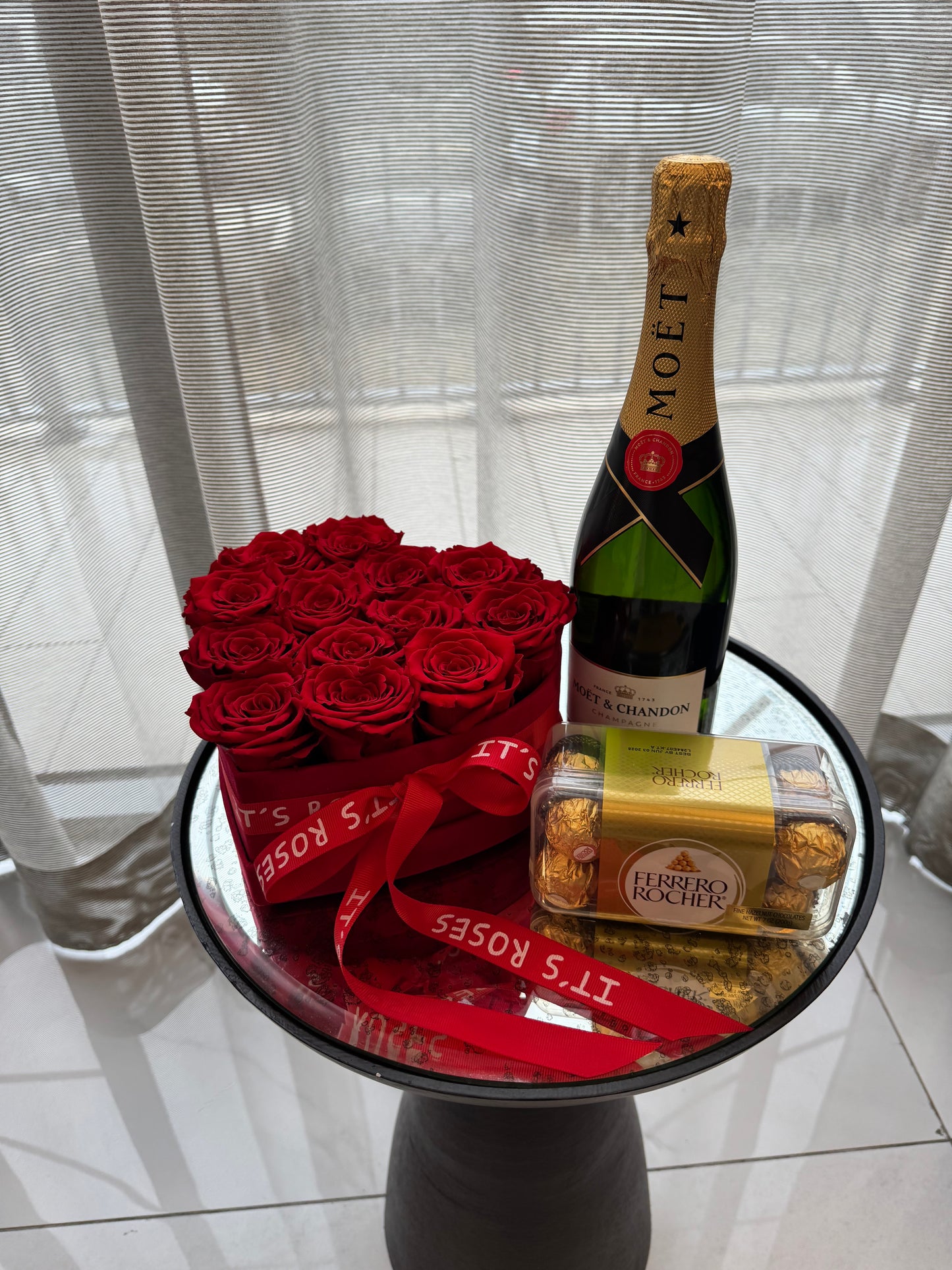 Gift set : Preserved Roses in Heart-Shaped box small