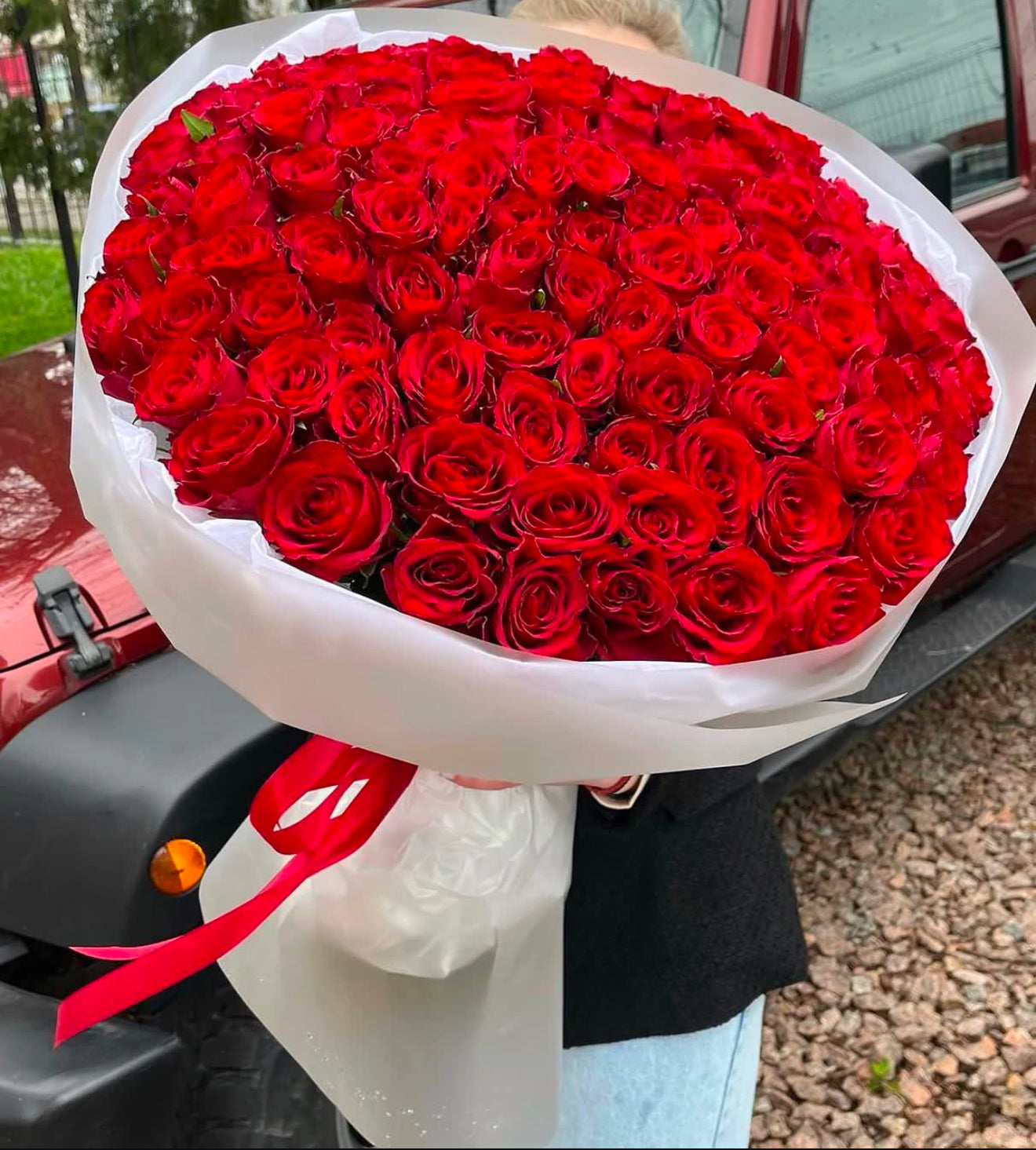 150 red roses