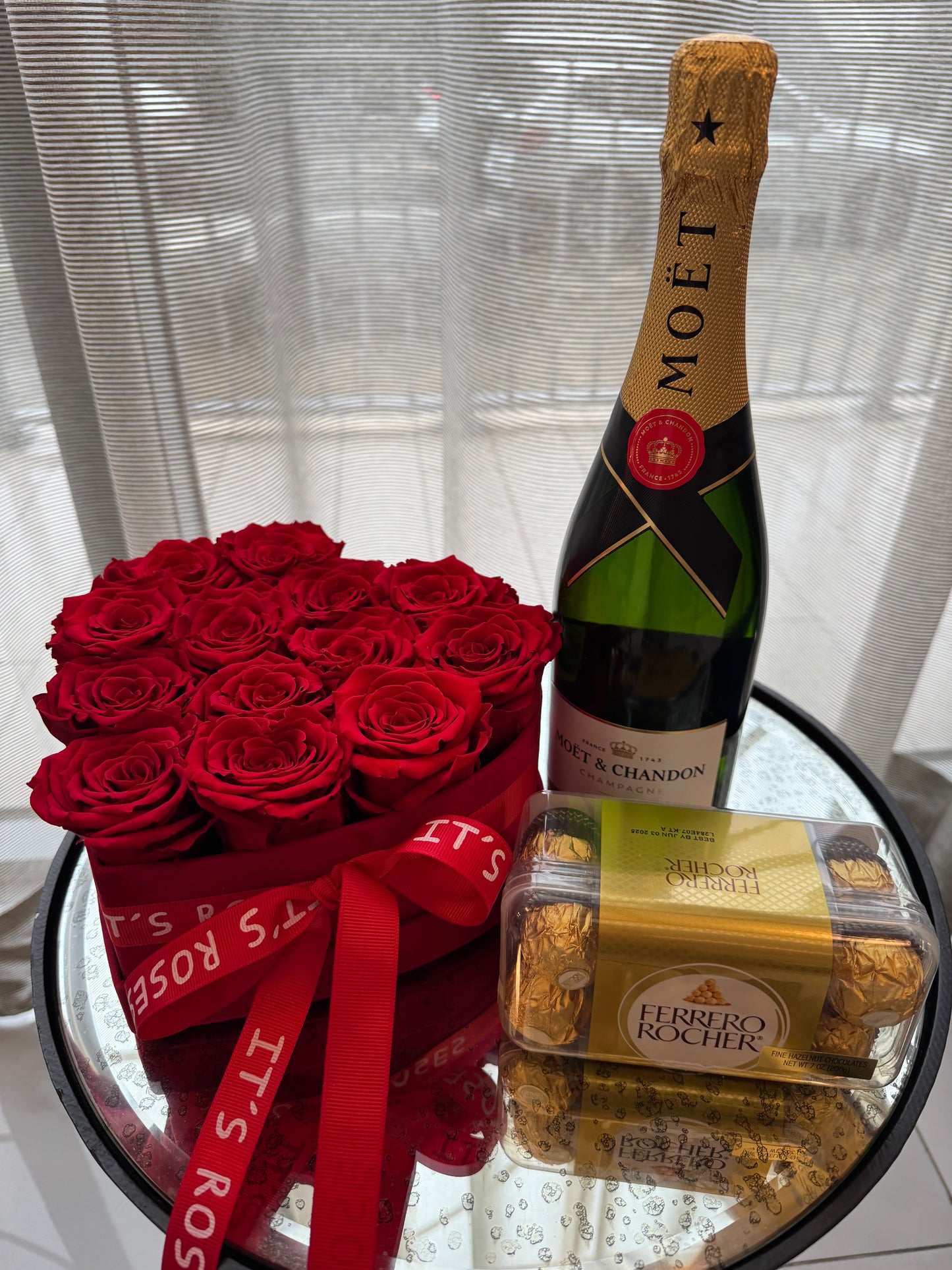 Gift set : Preserved Roses in Heart-Shaped box small