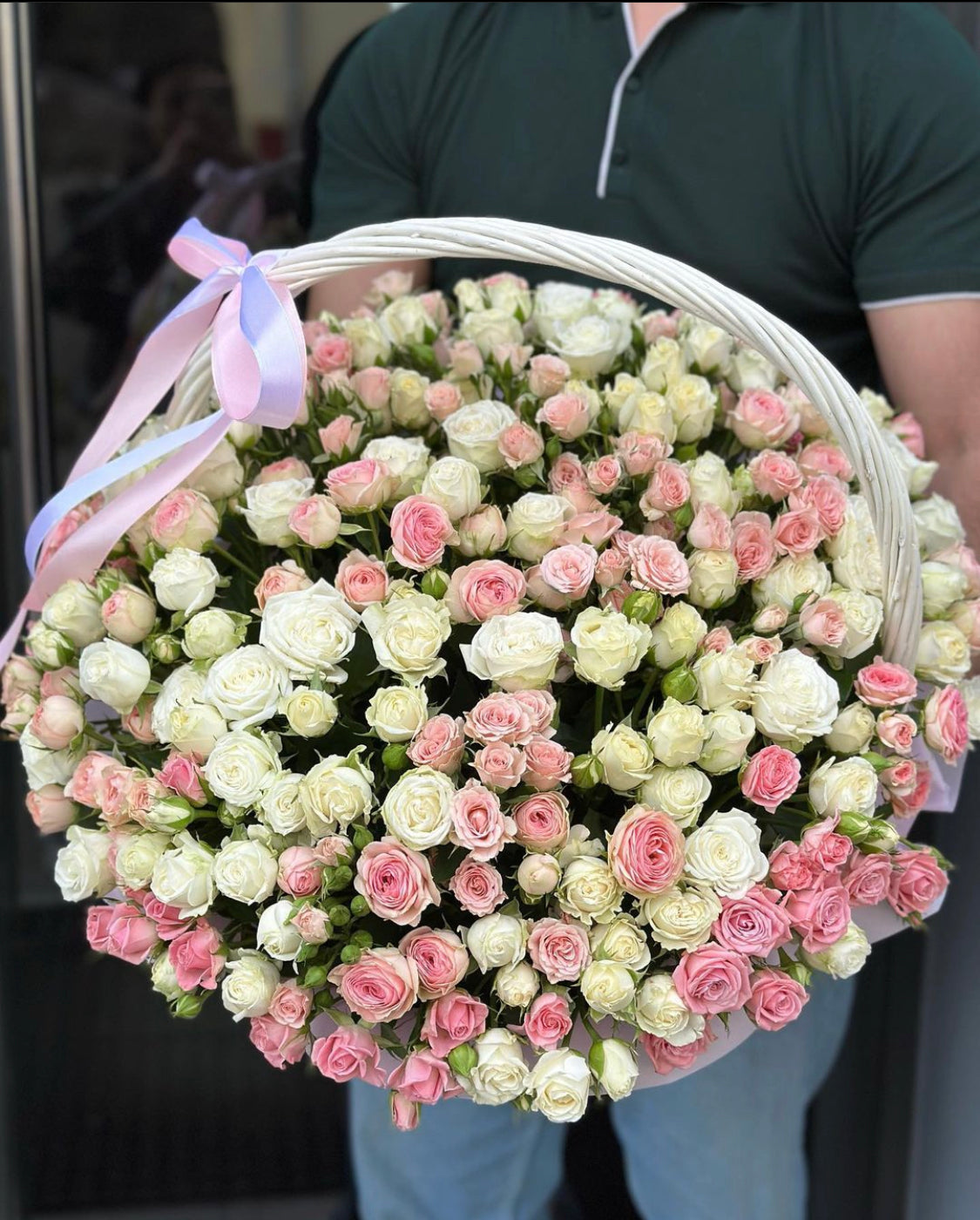 Spray roses basket