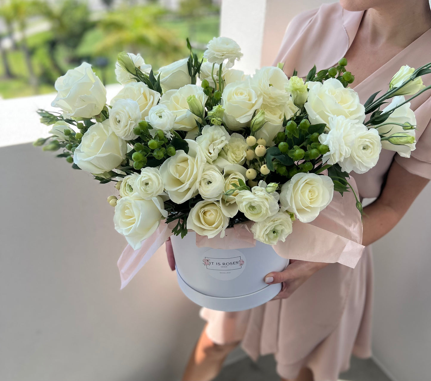 WHITE ROSES BOX