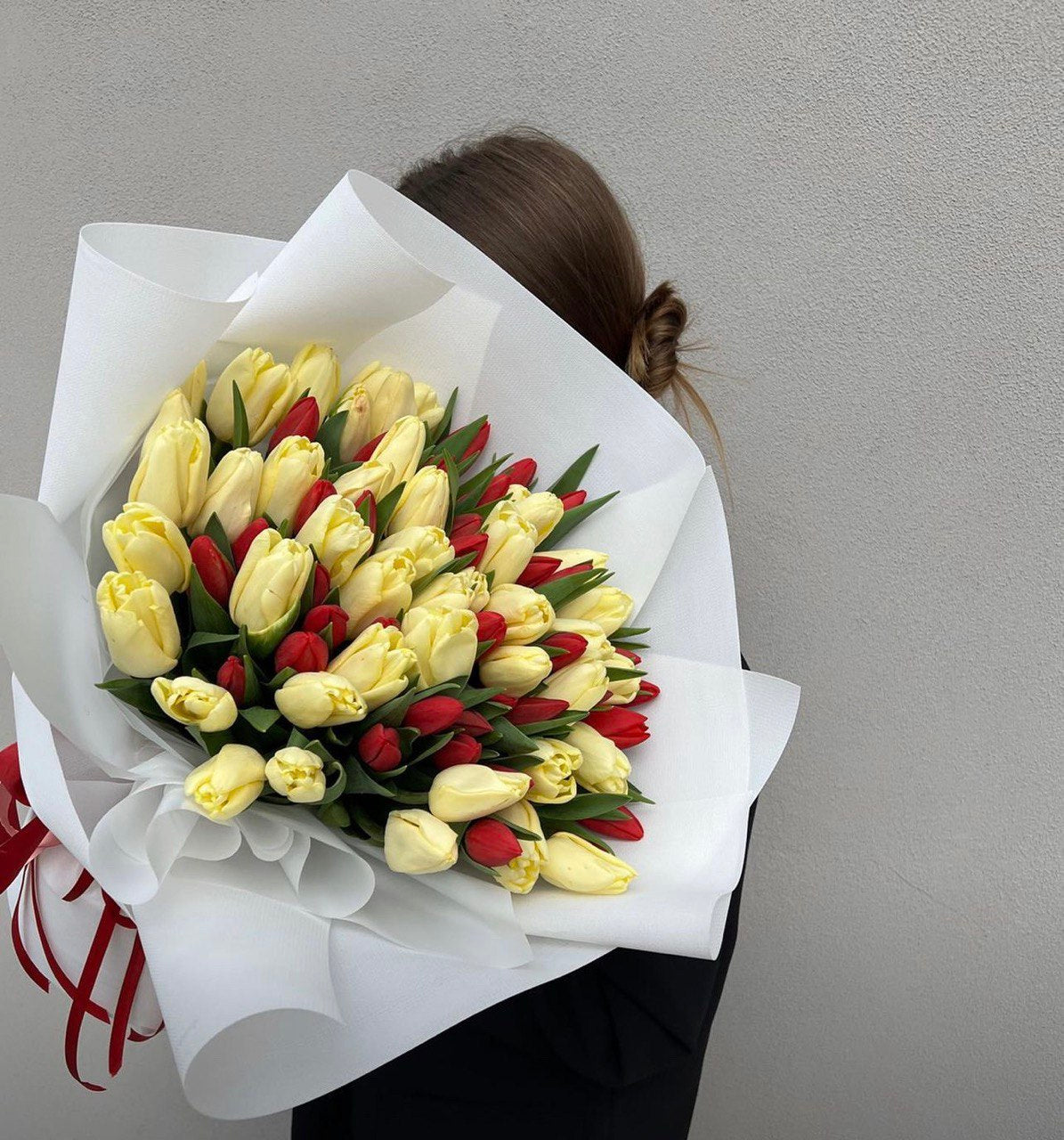 Mix red and yellow tulips