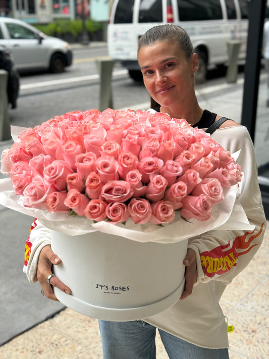 100 pink roses in Luxury white box