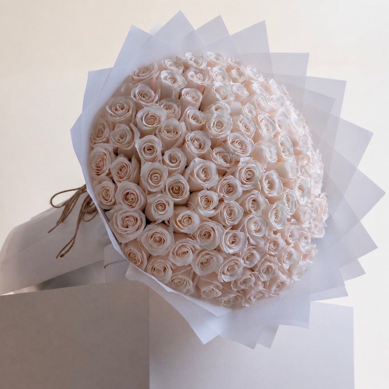 Luxury white long stems roses bouquet Miami 