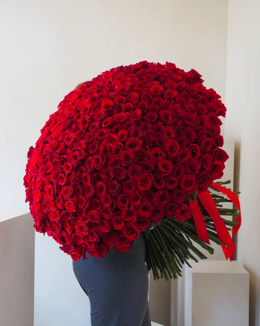 300 red roses bouquet